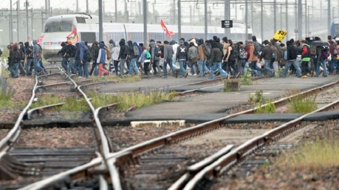 France labour dispute: Rail workers strike as protests continue